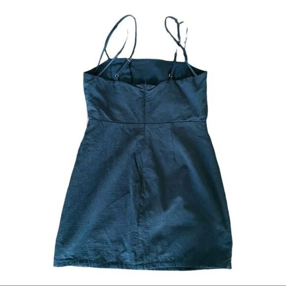 Honey Belle fully lined Mini Dress
Beautiful Dark Teal color
Size Small - Picture 3 of 7